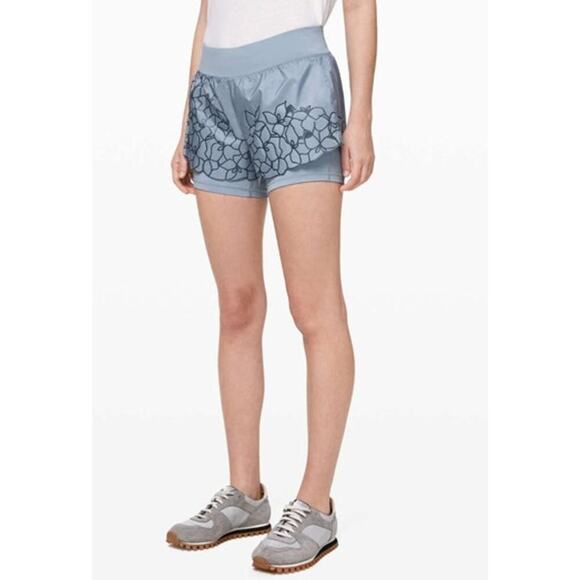 NWOT Womens Lululemon Fabled Forest Short Size 6 - Picture 1 of 10